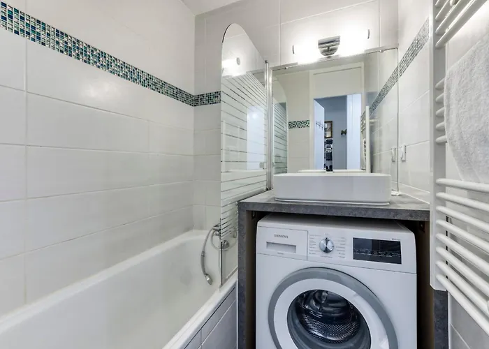 Charmin Savoy - Lovely 1 Bedroom Next To Savoy Area *