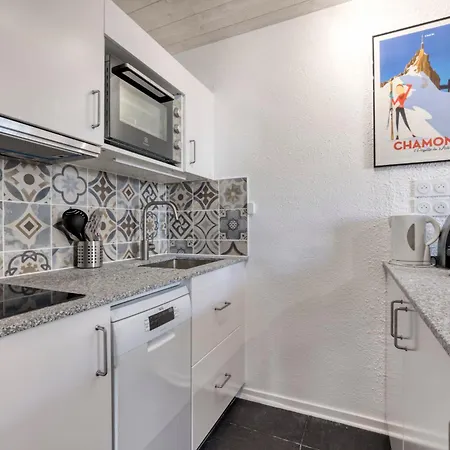 Charmin Savoy - Lovely 1 Bedroom Next To Savoy Area